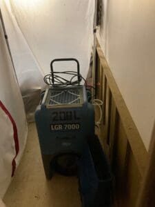 Containment-and-drying-equipment-set-up-to-properly-dry-the-ceiling